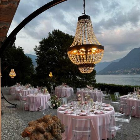 ARCO IN ALLUMINIO CON LAMPADARIO PENDENTE IN CRISTALLO